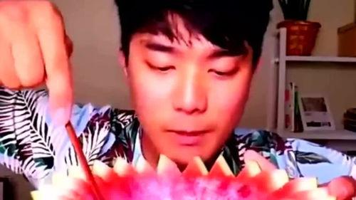 帅哥欣欣在吃瓜,揭秘娱乐圈那些事儿